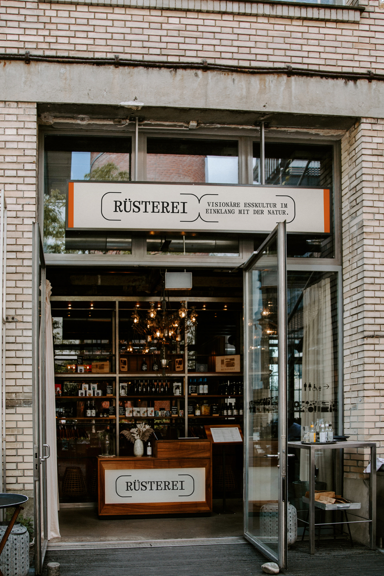 RUE Restaurant Entry